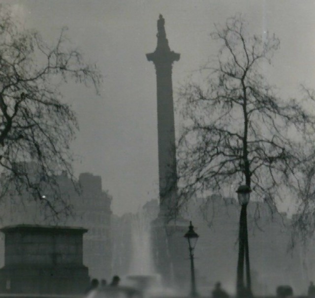 FL Nelsons Column during the Great Smog of 1952